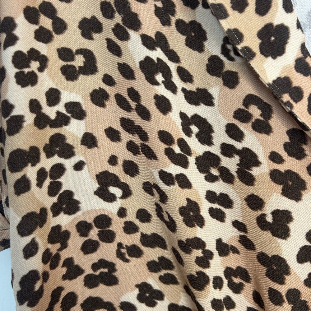 Cloth & Stone Leopard Print Cropped Tie Front Button Down Tee Size Small - Picture 4 of 8